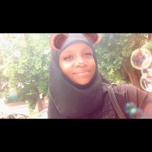 Meet your Posher, Amira